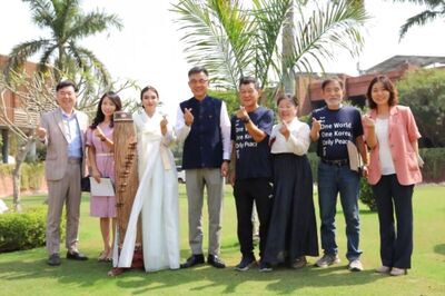 South Korean Marathoner Kang Myung-Koo Running for World Peace Reaches New Delhi