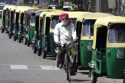 AAP Govt Forms 3-Member Panel to Review autos' Waiting Charge