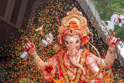 Ganeshotsav 2023: Marathi Celebs Perform With Kalavant Dhol Tasha Troupe In Pune