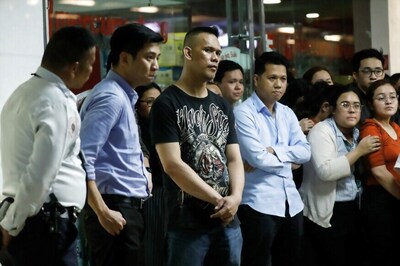 Sacked Security Guard Who Shot One Person and Took 30 Others Hostage at Manila Mall Surrenders