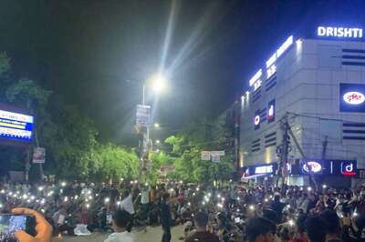 UPSC Aspirants Protest Outside Drishti IAS As MCD Seals Its Basement After Coaching Centre Deaths