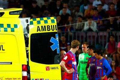 Barcelona's Ronald Araujo Exits Field in Ambulance after Concussion