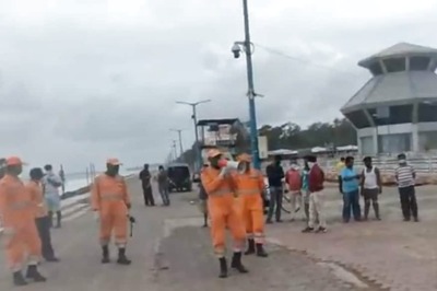 Cyclone Amphan: 3 Lakh People Evacuated to Shelters, Says Mamata; Amit Shah Assures Central Help