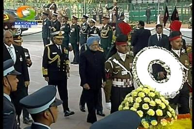 PM pays homage to immortal soldiers