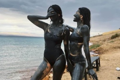 Bade Miyan Chote Miyan: Manushi Chhillar, Alaya F Enjoy Natural Spa, Take A Dip In The Dead Sea Amid Film Shoot