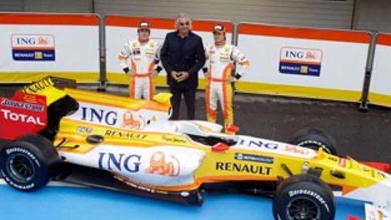 Renault team unveils 2009 Formula 1 car