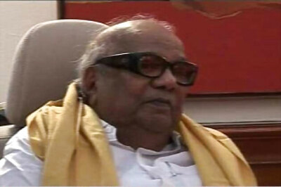 Union Minister Natarajan meets Karunanidhi at his residence