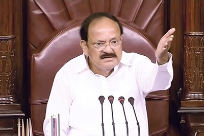 Venkaiah Naidu Tweets Thiruvalluvar's Pic in Saffron Robe, Replaces it With Photo in White as DMK Fumes