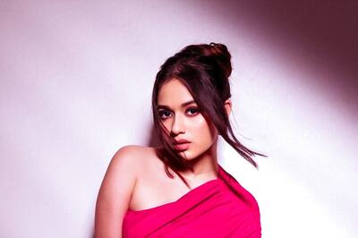 Jannat Zubair To Paps As They Follow Her To Car: 'Ghar Tak Chor Dijiye'