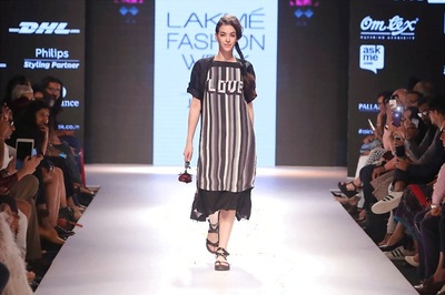 LFW 2015: Rixi and Jayesh of ‘QuirkBox’ present 'Love Story' on the ramp