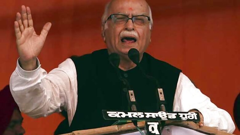 Manmohan Singh should not be keen on talking to Nawaz Sharif: Advani