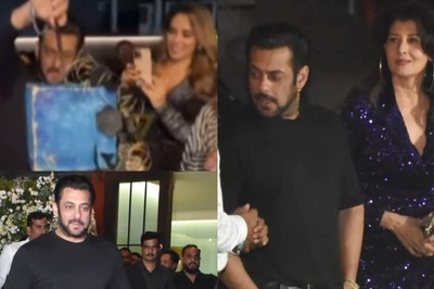 Salman Khan Hilariously Cuts His Birthday Cake; Ex Sangeeta Bijlani, Iulia Vantur Grab Attention