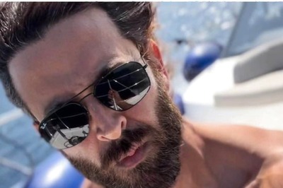 Hrithik Roshan Sets Instagram on Fire with Shirtless Selfie on First Day of 2022
