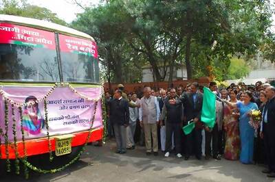 Vasundhara Raje flags off 10 night-shelter buses for pavement dwellers