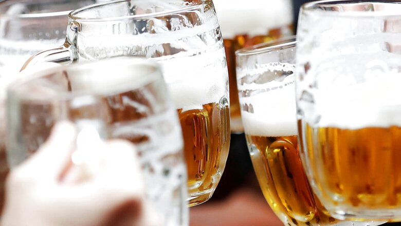 Cheers! Delhi Liquor Stores, Bars to Reopen From Tuesday As Excise Policy Extension Gets LG Approval