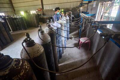 Govt Bars Use of Liquid Oxygen for Non-medical Purposes, Asks Plants to Maximise Production
