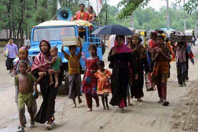 Bangladesh: 1 million evacuated as cyclone nears