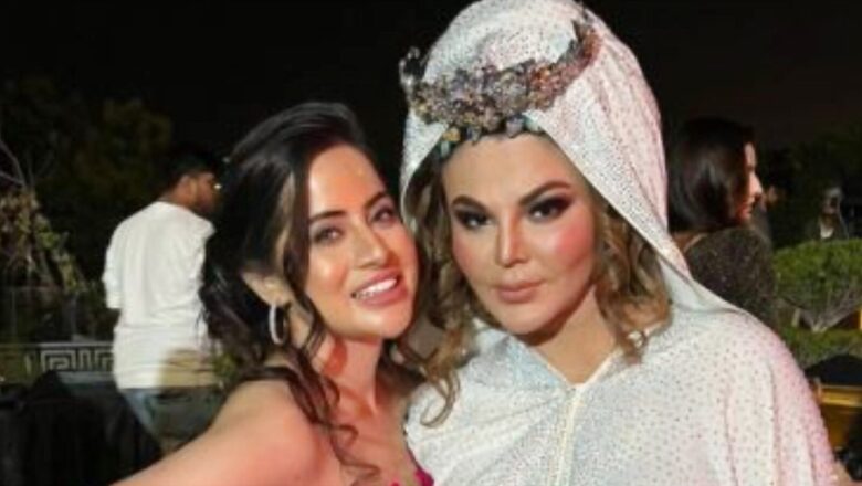 Rakhi Sawant and Urfi Javed Pose Together at FilmFare Middle East Achievers Night