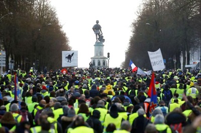 Police Fire Tear Gas During Clashes as 'Yellow Vest' Demonstrators Revive Protests Across France