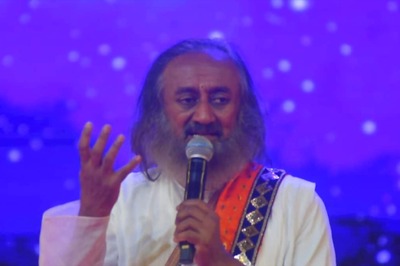 An Evening of Music and Meditation: Sri Sri Ravi Shankar's Vision Fuels Viksit Bharat Ambassadorship in Mumbai