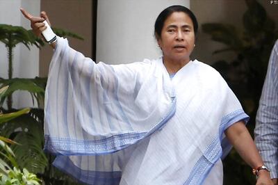 WB: Mamata Banerjee visits dengue patients