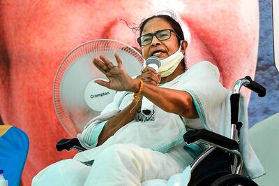 Twice Today Mamata Banerjee Heckled in Nandigram, BJP Supporters Yell 'Jai Shri Ram' Slogans at Her
