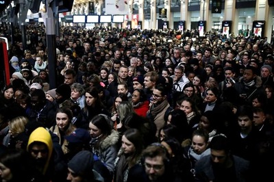 No School, No Trains, No Eiffel Tower: France on Strike as Workforce Walks off Job in Protest