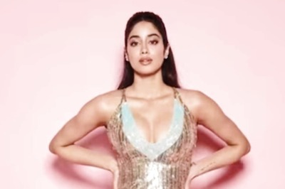Jahnvi Kapoor's 'Spontaneous' Reaction to Her Dad Being Called 'Hot' is Comedic Gold