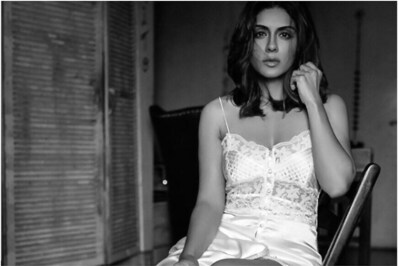 COVID-19 Positive Zoa Morani is Binge-Watching Shows and Exercising in Her Hospital Room