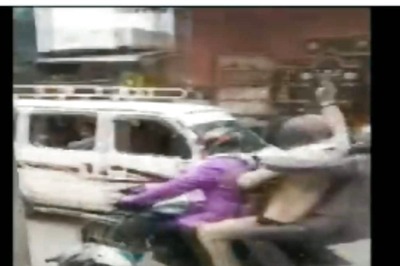 Delhi: Armed Men Loot Jewellery Shop in Broad Daylight, Second Robbery Case This Week | WATCH