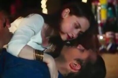 Jubin Nautiyal and Sanjeeda Sheikh Play Lovers in Love Ballad 'Toh Aa Gaye Hum'