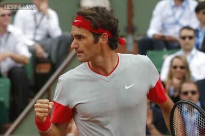 Roger Federer advances to fourth round at French Open