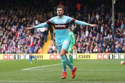 West Ham's Carl Jenkinson suffers a 'significant injury'