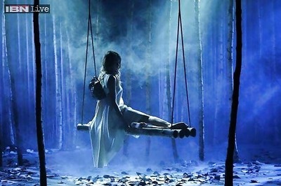 Snapshot: London Fashion Week dress made of Lumia 1520 smartphones is a viral hit