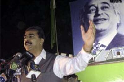 IBNLive Chat: Pak govt might not last full term