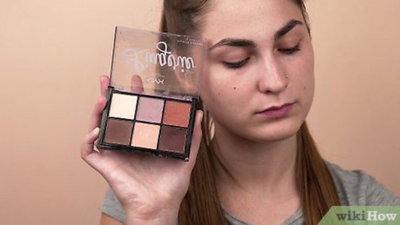 How to Apply Nude Eye Makeup