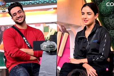 Bigg Boss 14: Jasmin Bhasin Can't Stop Blushing as Rahul Mahajan Suggests She Should Marry Aly Goni