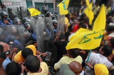 Maldives votes amid controversy