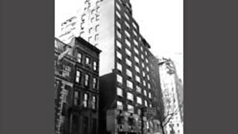 New York building collapses in explosion