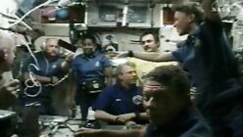 Astronauts to inspect Discovery