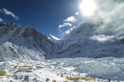 Avalanche-hit Nepal trekkers fight to get on rescue flights