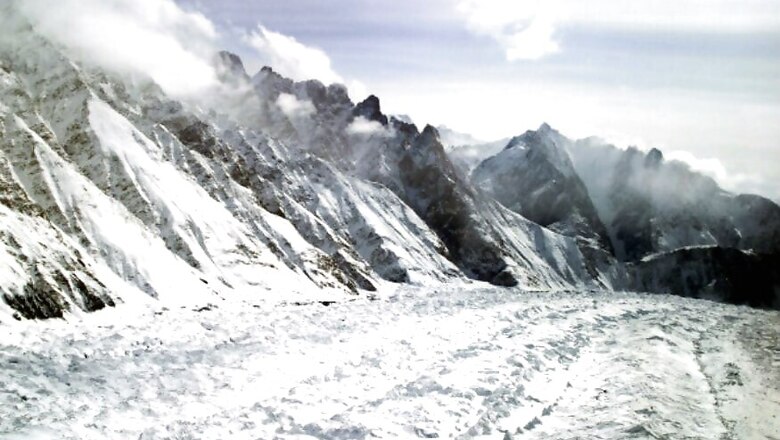 4 Soldiers, 2 Civilian Porters Killed as Avalanche Hits Army Patrol in Northern Siachen