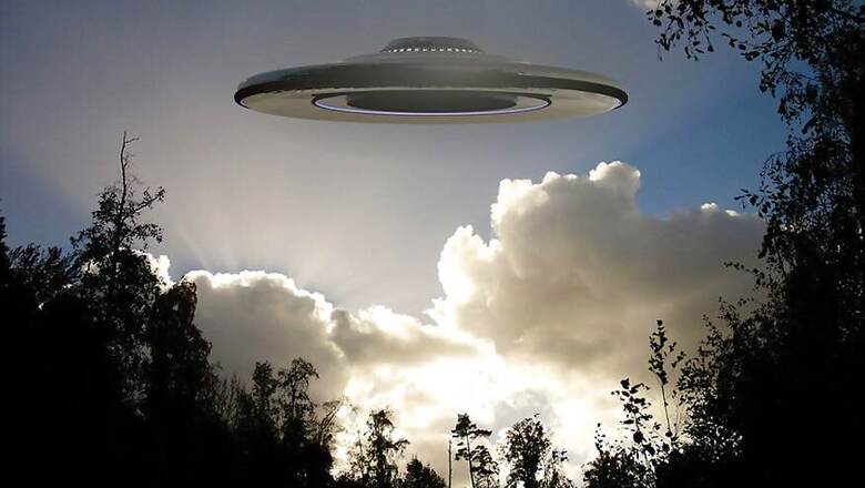 Pilots Report Spotting 'Very Fast' and 'Very Bright' UFO Over Ireland