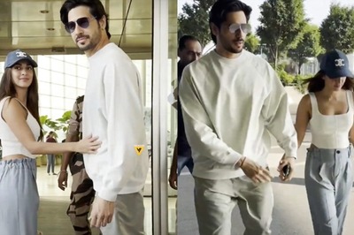 Kiara Advani Picks Sexy Outfit For Flight, Sidharth Malhotra Refuses To Let Her Hand Go; Watch Video