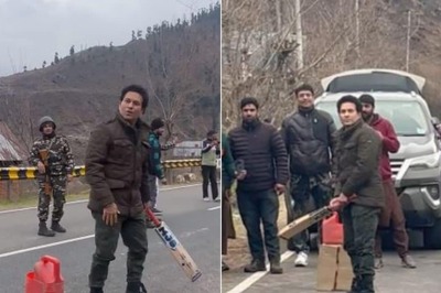 'Kaun Hai Tumhara Main Bowler': Sachin Interacts with Gulmarg Locals, Plays Cricket in the 'Heaven' - WATCH