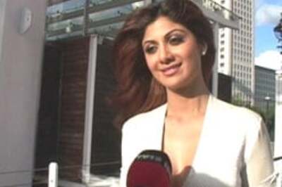 Shilpa may sue NRI's wife for damaging image