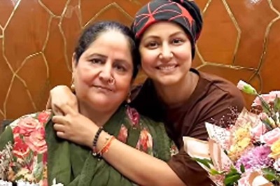 Hina Khan Celebrates Mother’s Birthday With Beautiful Cakes: ‘Wishing You Good Health’