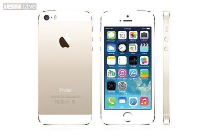 Apple iPhone 5s, 5c go on sale, gold iPhone 5s sells out