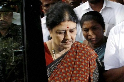 AIADMK Functionaries Ask Sasikala to Assume Office of Party General Secretary