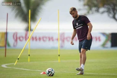 Luke Shaw made to train alone as not fit enough for Van Gaal